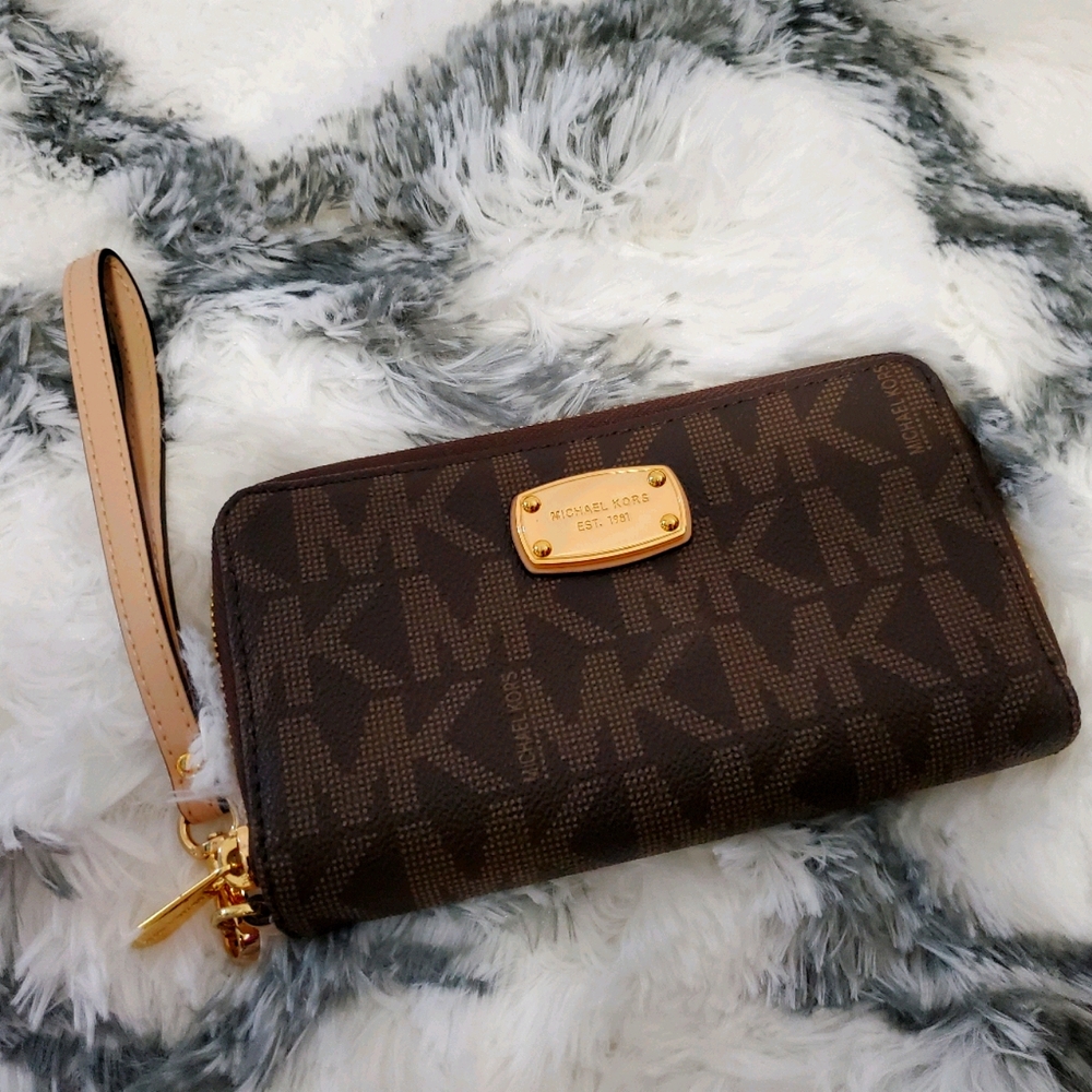 Michael Kors Wristlet